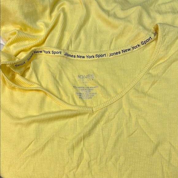 Jones New York Yellow Top the color is lighter yellow BOX27 - Picture 3 of 6